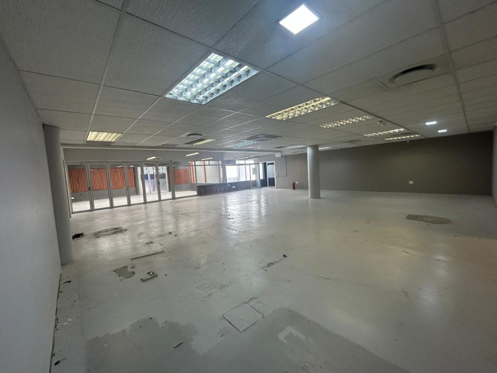 478 m² Office & Retail Space to Rent Claremont I Renewal House - Image 2