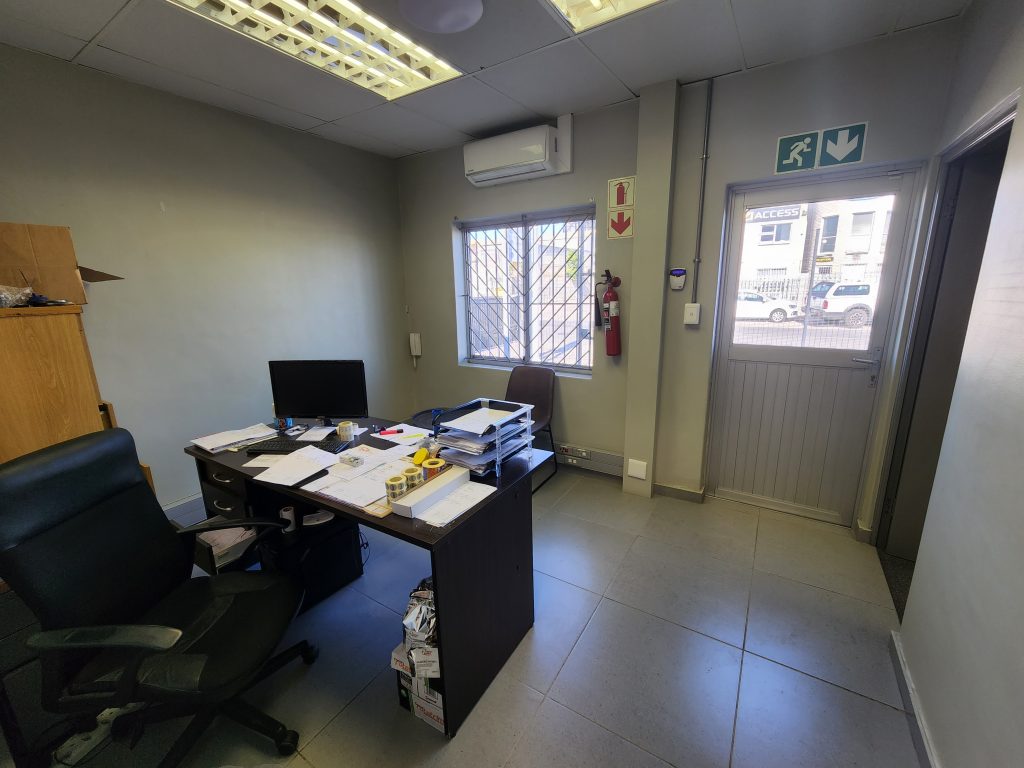 Warehouse to Rent Airport Industria - 66 Manhattan Street