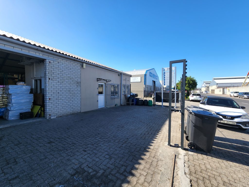 Warehouse to Rent Airport Industria - 66 Manhattan Street