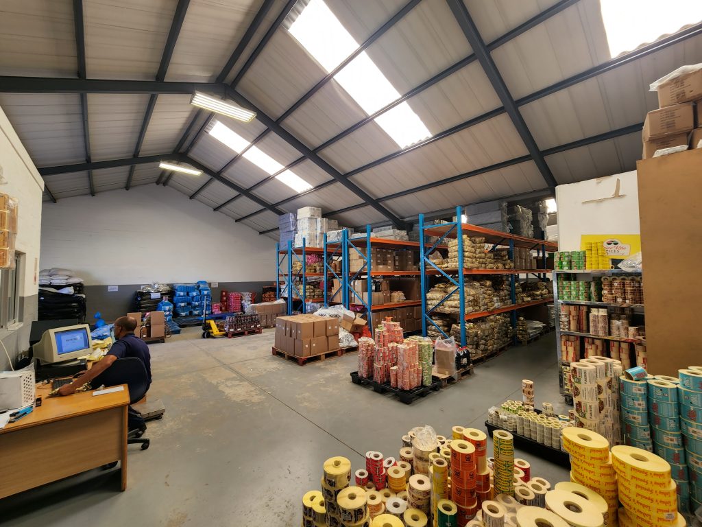Warehouse to Rent Airport Industria - 66 Manhattan Street