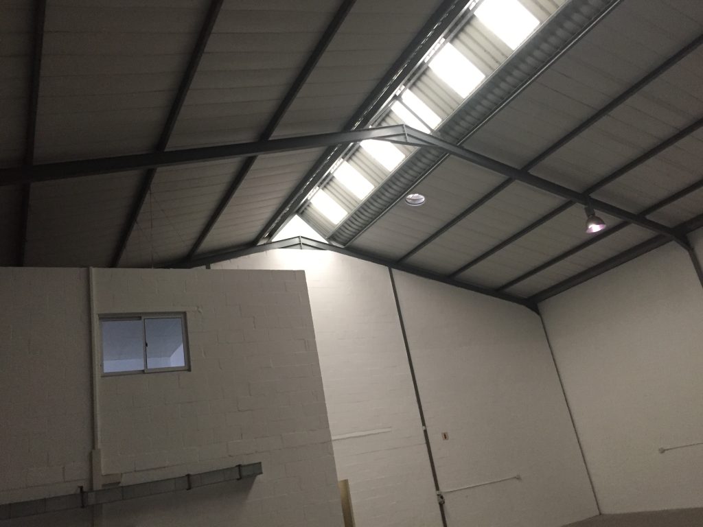 300 m² Warehouse to Rent Montague Gardens I 5th Street Park - Image 2
