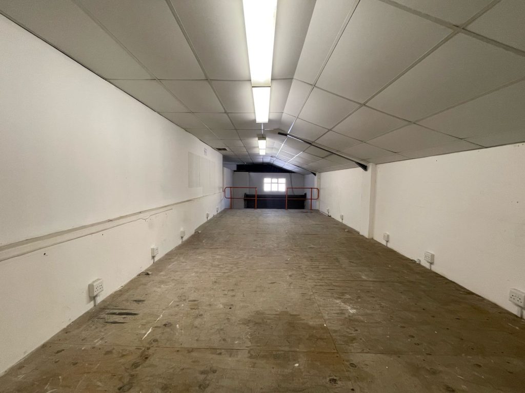 Ringer Park - Warehouse to rent Montague Gardens