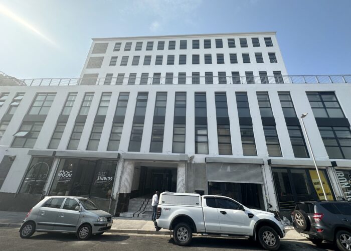 141 m² Office to Rent Gardens