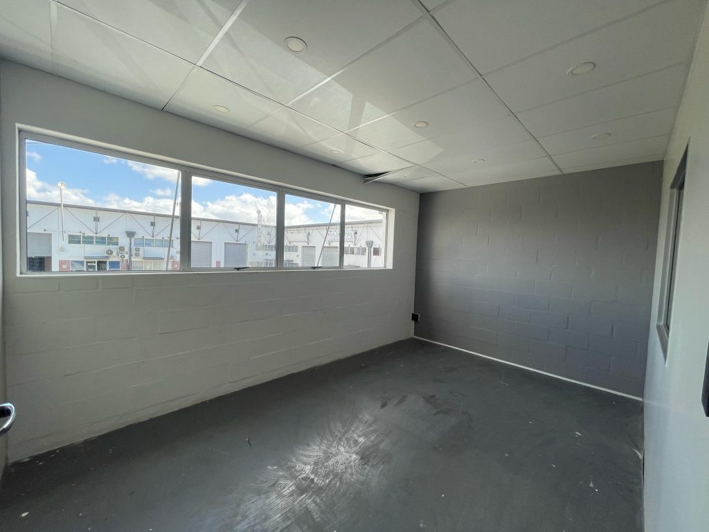 375 m² Warehouse to Rent Montague Gardens - Image 2