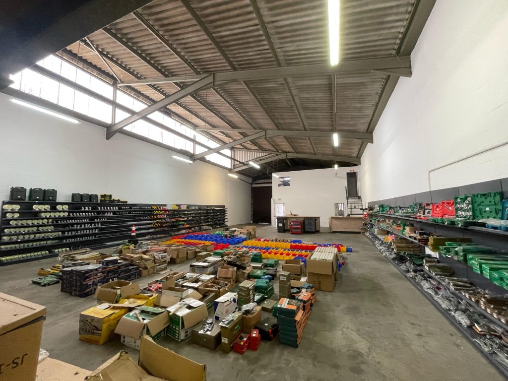 Warehouse to Rent Montague Gardens - Jigman Park