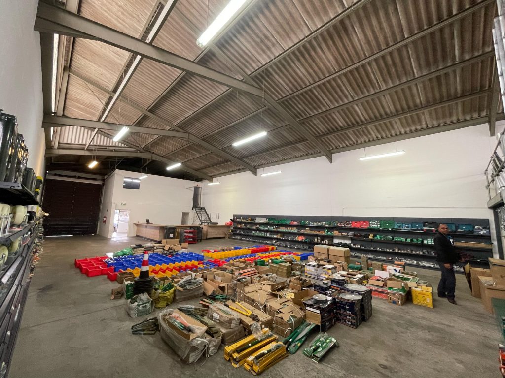 Warehouse to Rent Montague Gardens - Jigman Park