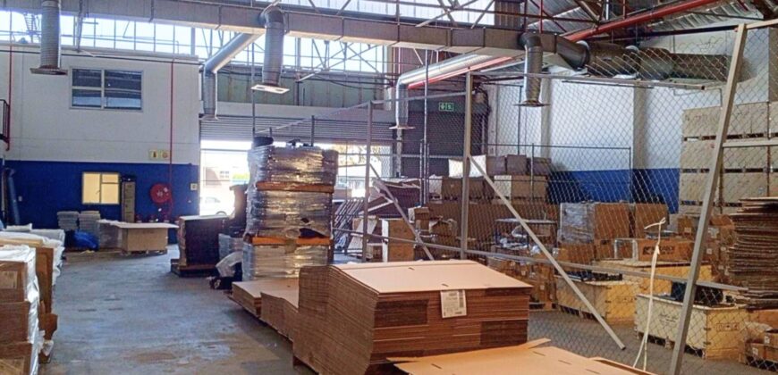 999 m² Warehouse to Rent Blackheath Industria