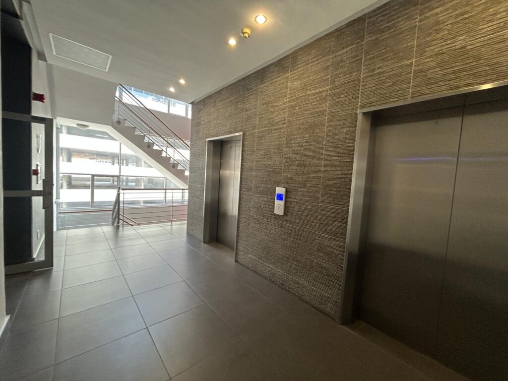 Office to Rent 33 Martin Hammerschlag