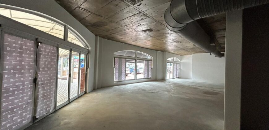 176 m² Retail Space to Rent Green Point