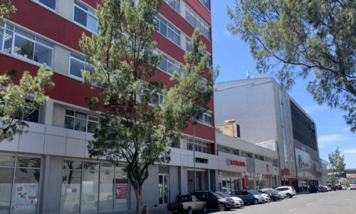 888 m² Showroom to Rent