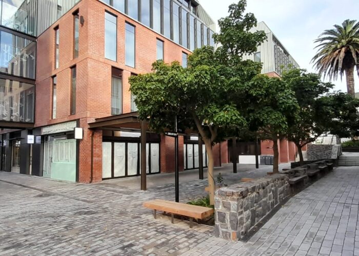 255 m² Retail space to Rent Gardens