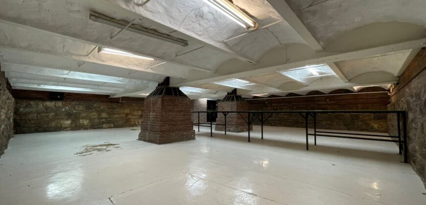 168 m² Office to Rent Woodstock