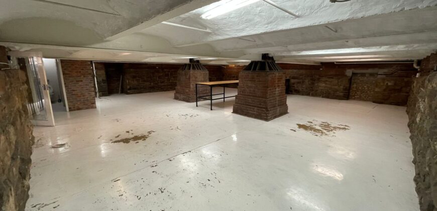 168 m² Office to Rent Woodstock
