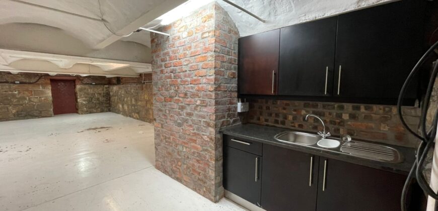 168 m² Office to Rent Woodstock