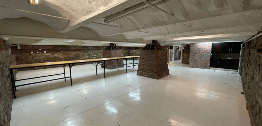 168 m² Office to Rent Woodstock