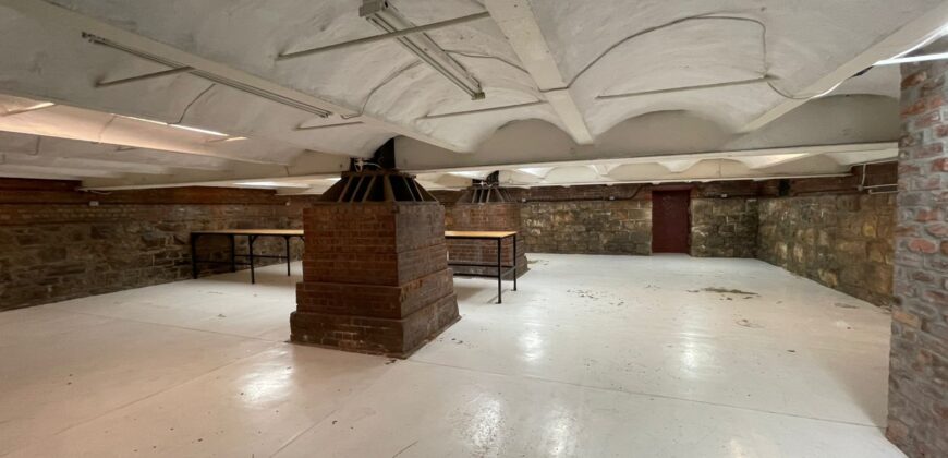 168 m² Office to Rent Woodstock