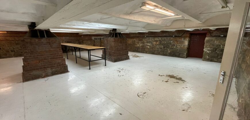 168 m² Office to Rent Woodstock