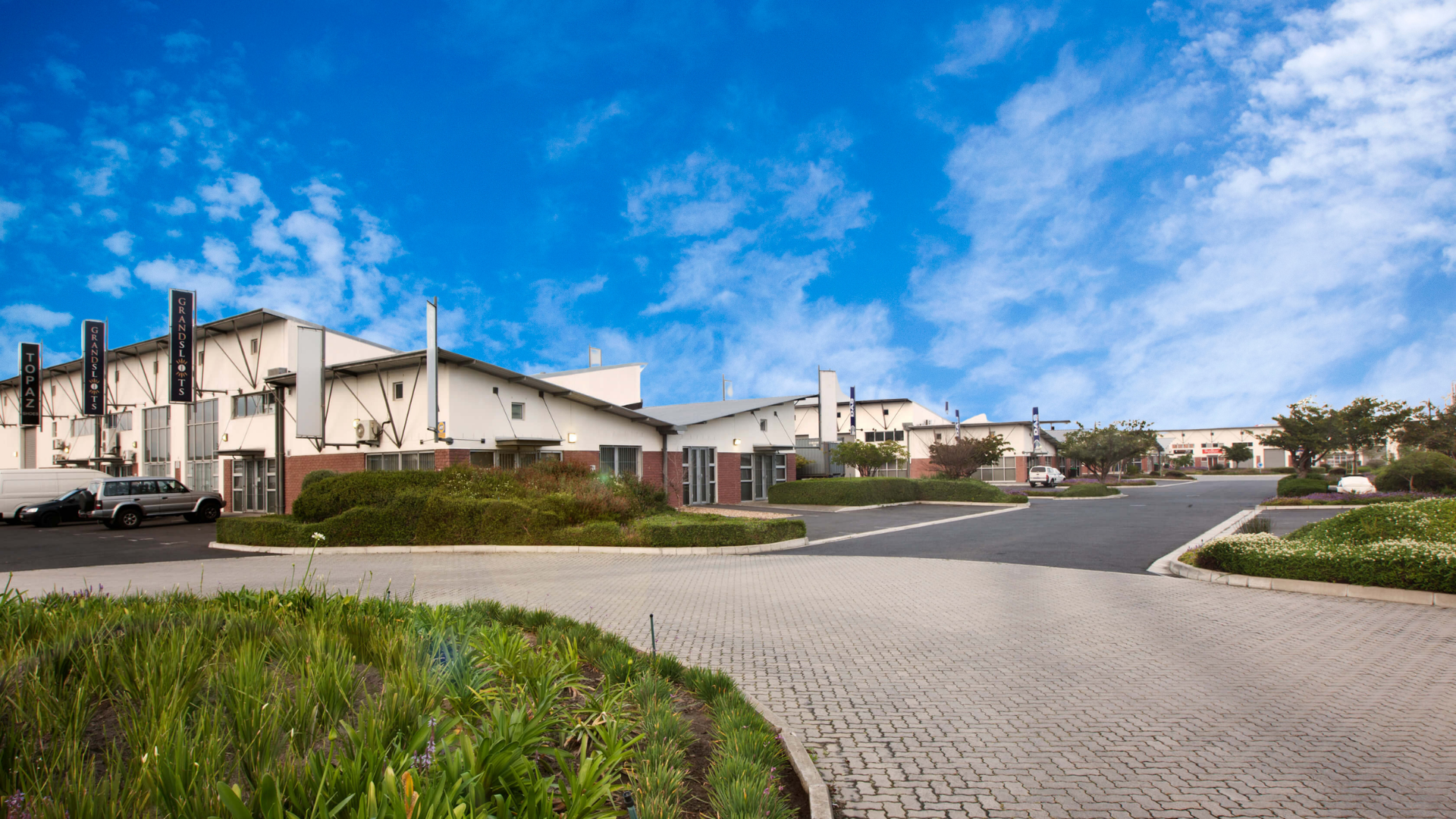 375 m² Warehouse to Rent Montague Gardens