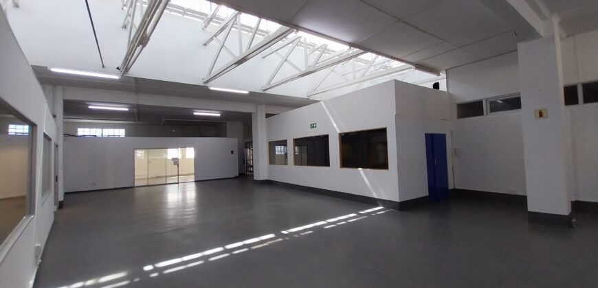 945 m² Warehouse to Rent Observatory