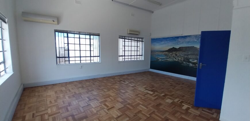 945 m² Warehouse to Rent Observatory