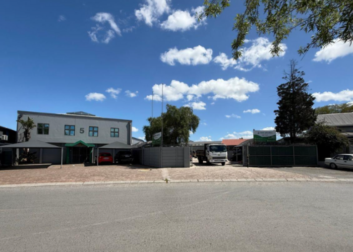 815 m² Warehouse to Rent Blackheath