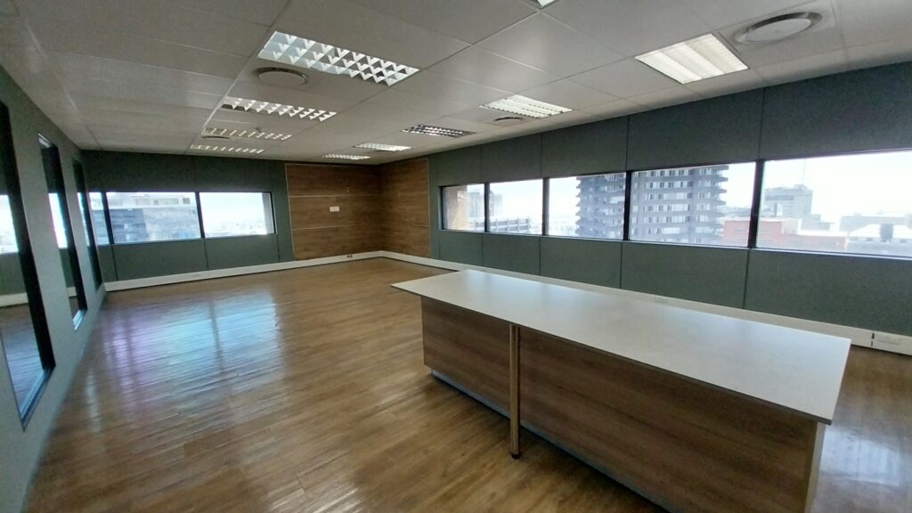956 m² Office to Let Cape Town CBD - Image 2