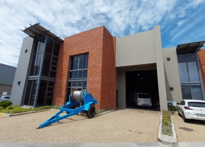 302 m² Warehouse to Rent Stikland