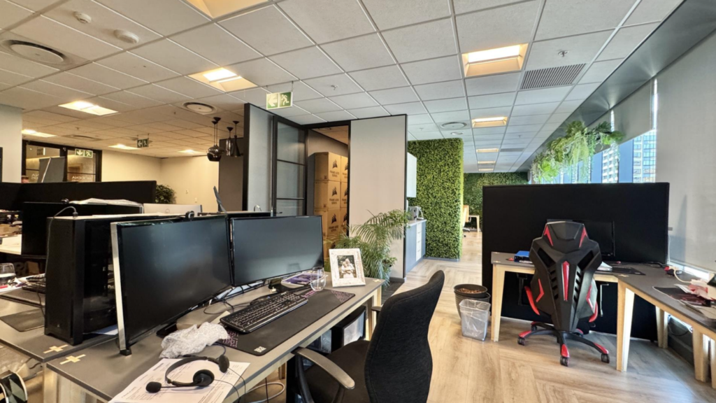 Office to Rent Portside Building