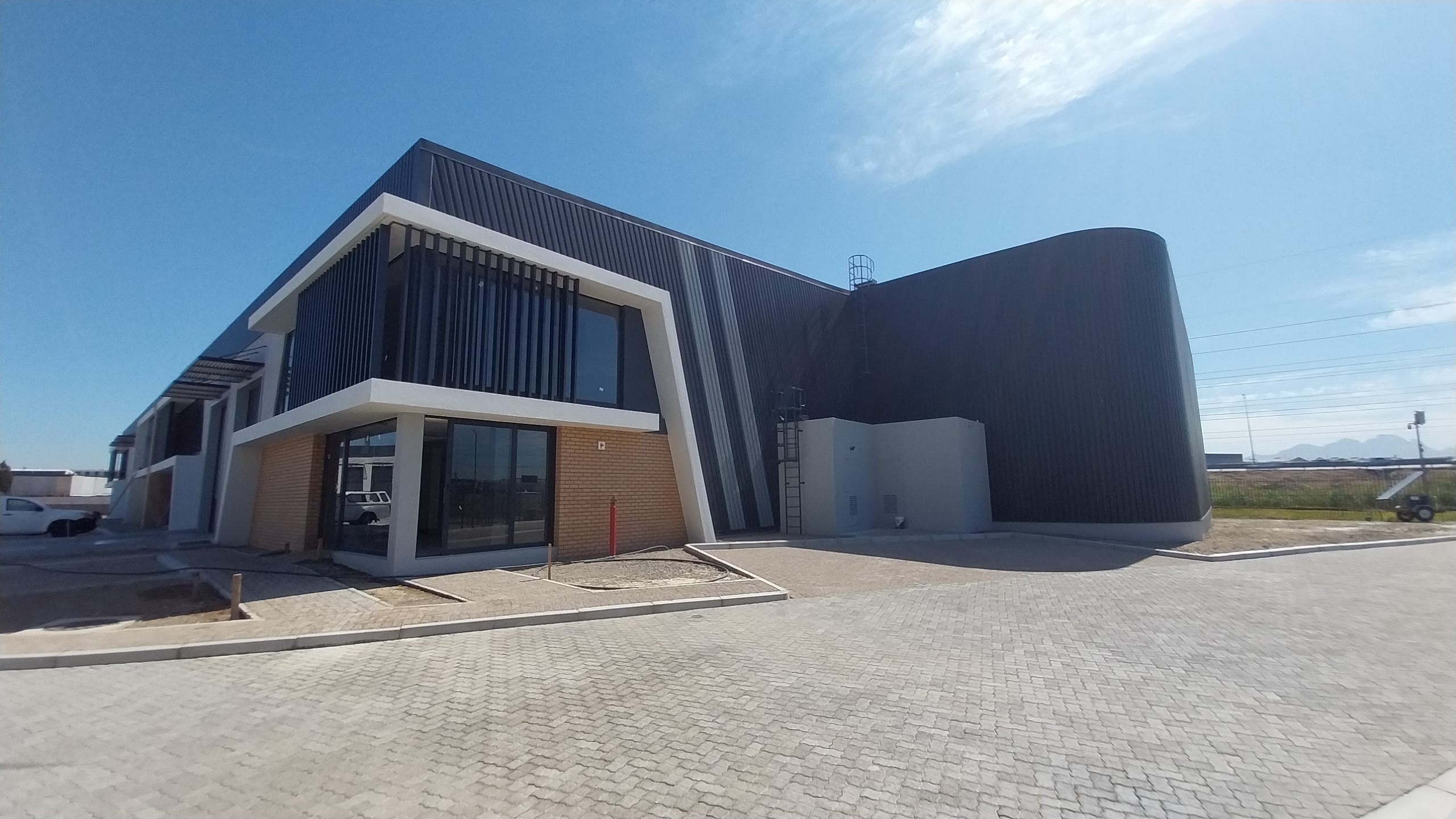 565 m² Warehouse to Rent Stikland
