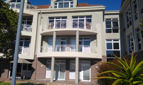 140 m² Office to Rent Century City
