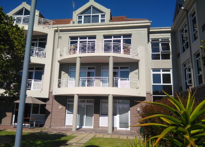 140 m² Office to Rent Century City