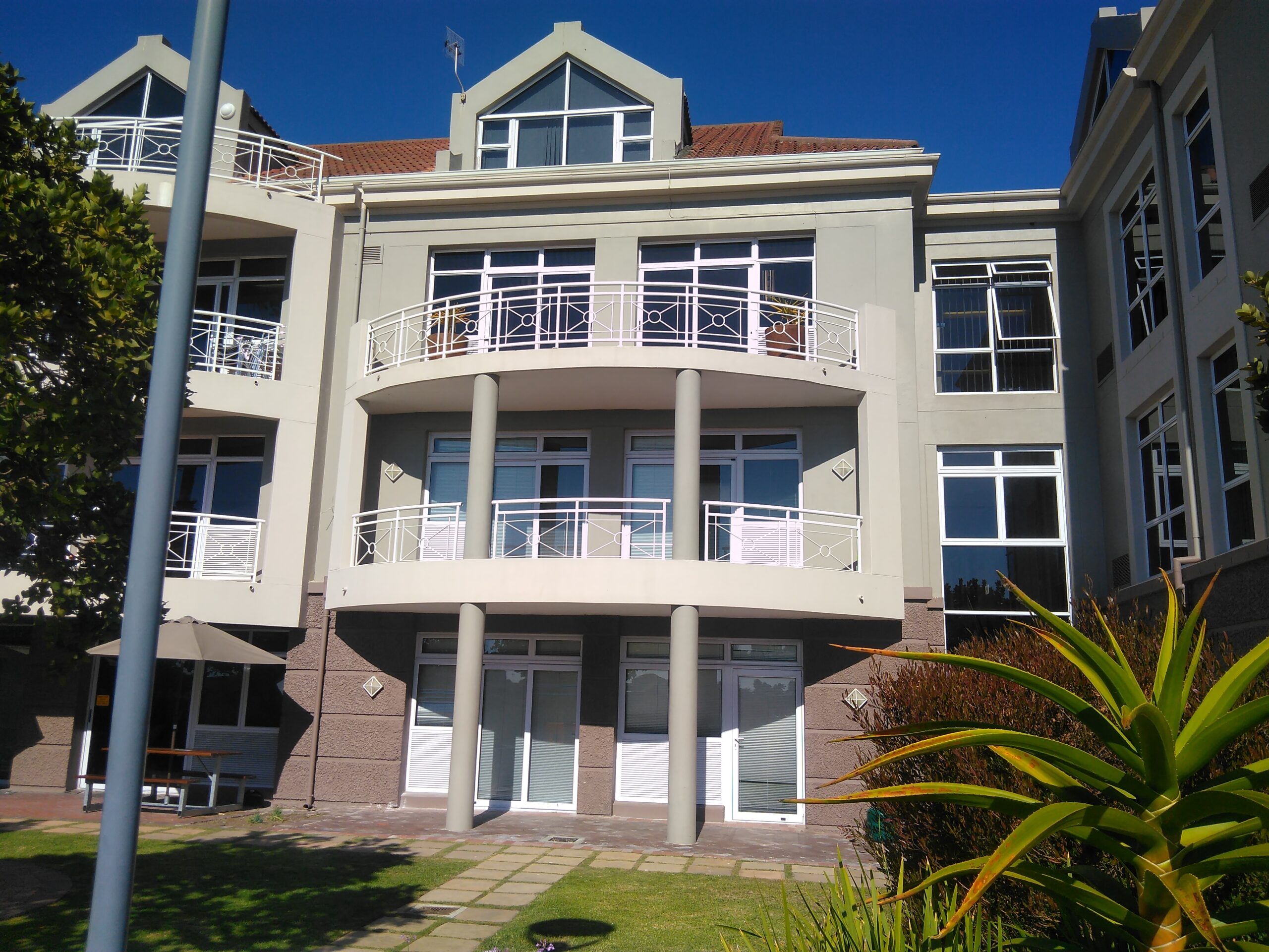 140 m² Office to Rent Century City