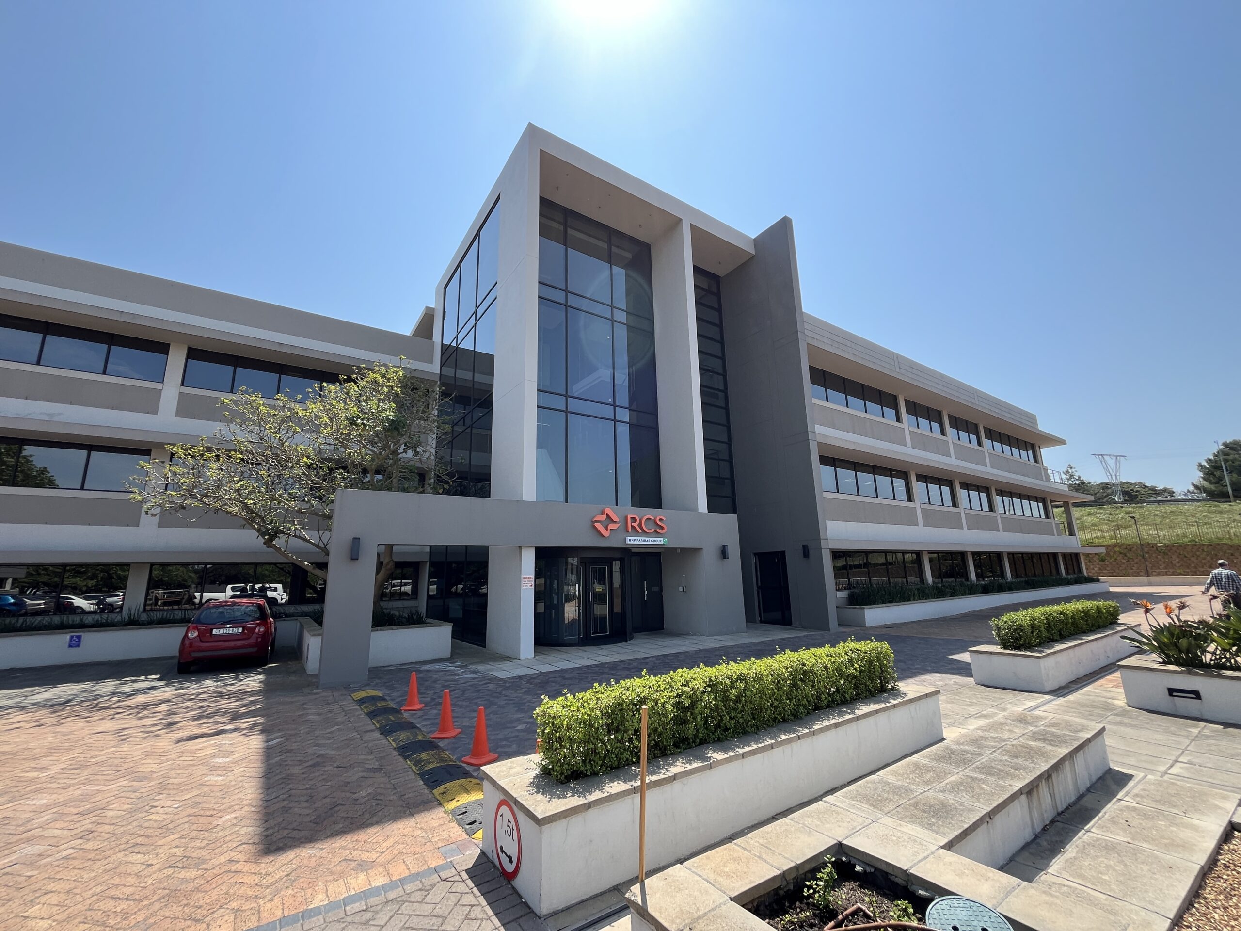 1,177 m² Office to Rent Golf Park