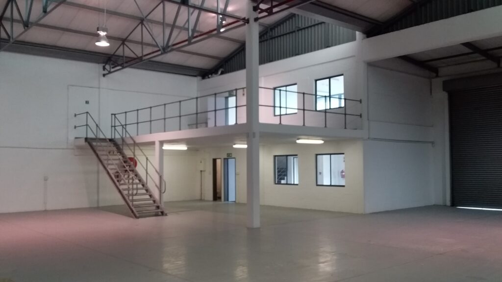 Warehouse to Let CTX Business Park