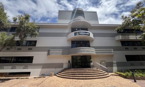 1,036 m² Office to Rent Golf Park