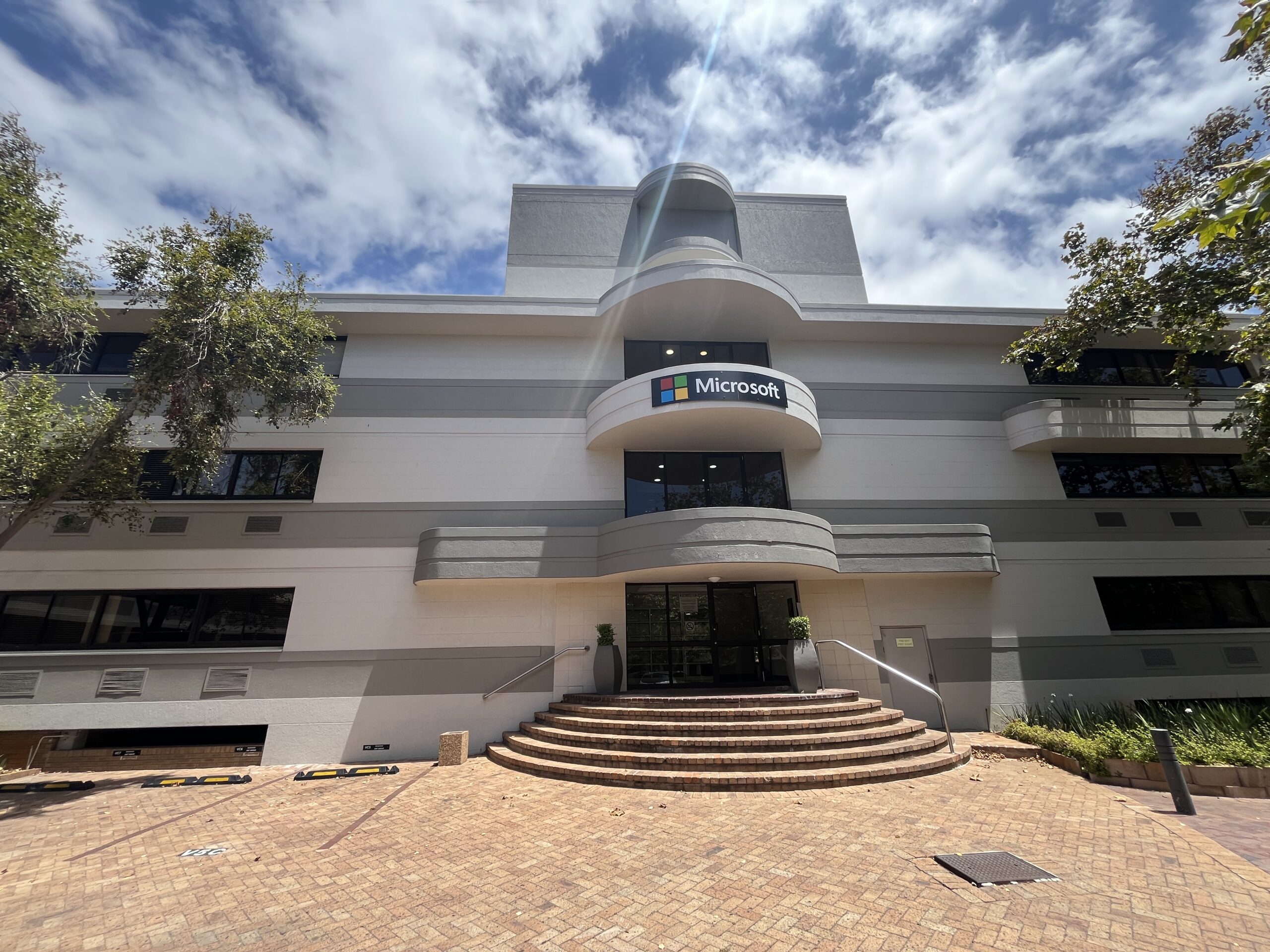 1,036 m² Office to Rent Golf Park