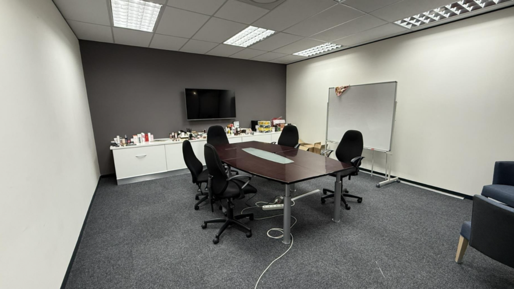 250 m² Office to Rent Black River Park - Image 12