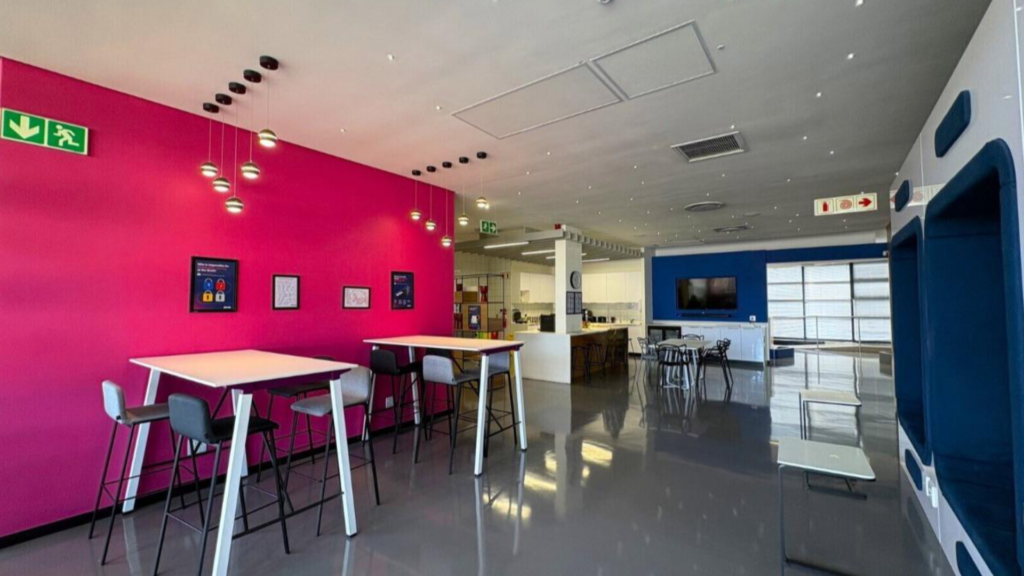 1,236 m² Office to Let Black River Park