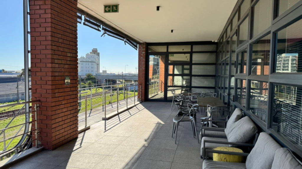 1,236 m² Office to Let Black River Park
