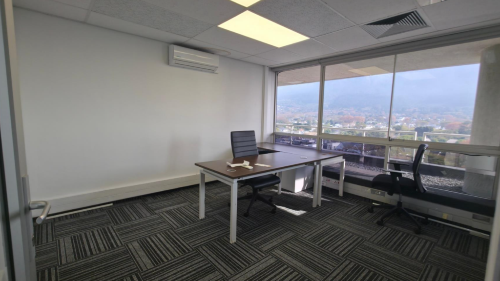 Office to Rent Sunclare Building