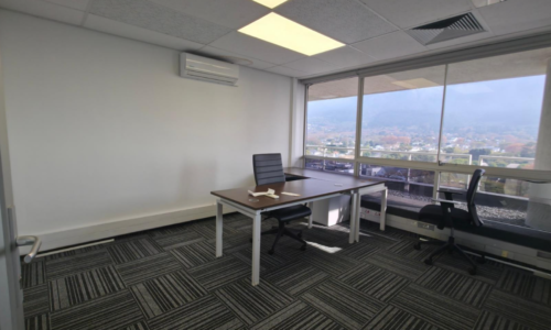 236 m² Office to Rent Sunclare Building