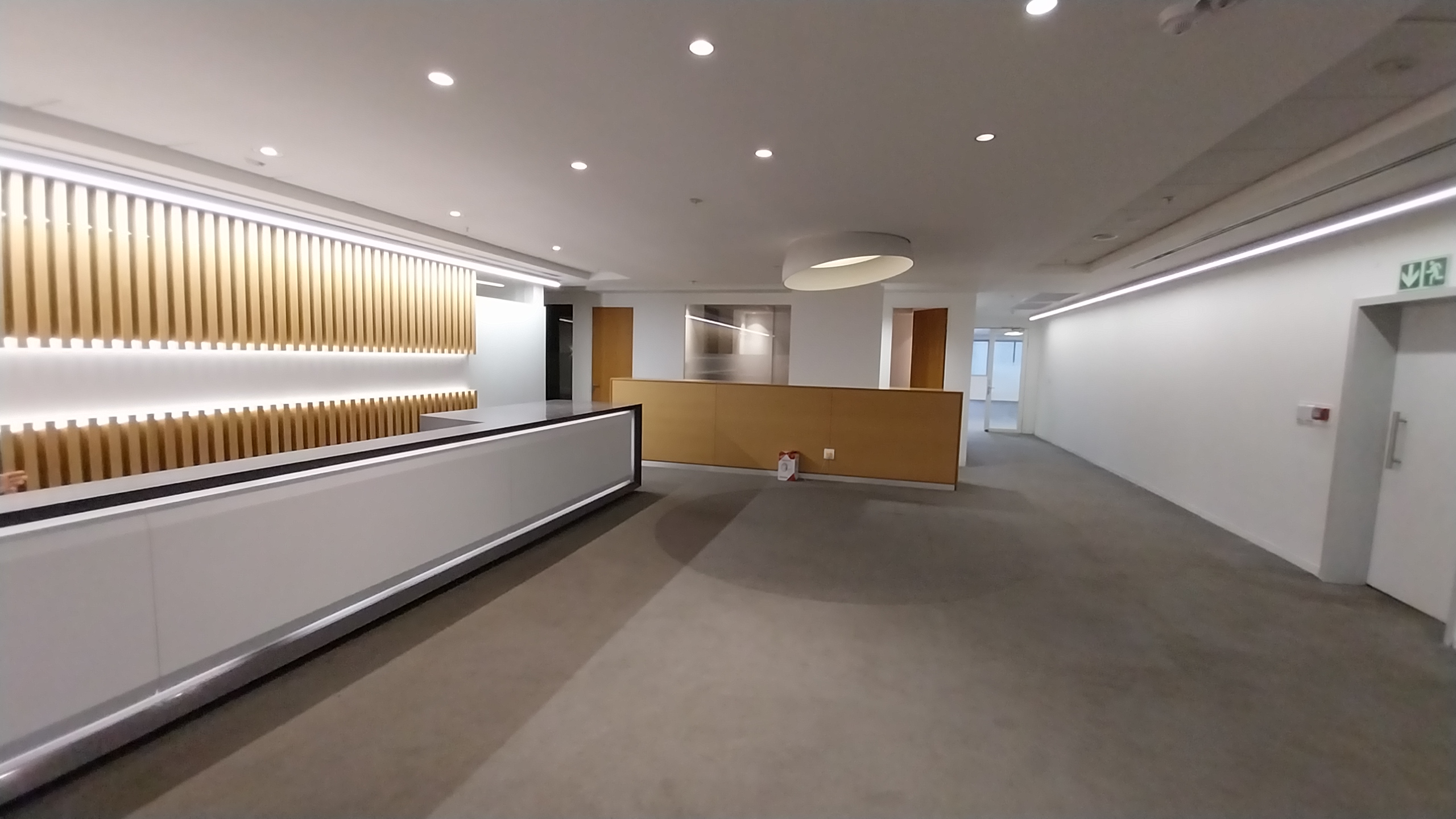 2,004 m² Office to Let Foreshore