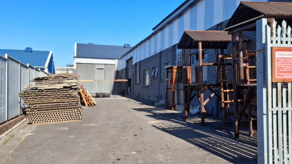 Warehouse to Rent Stikland - 12 Farad Street
